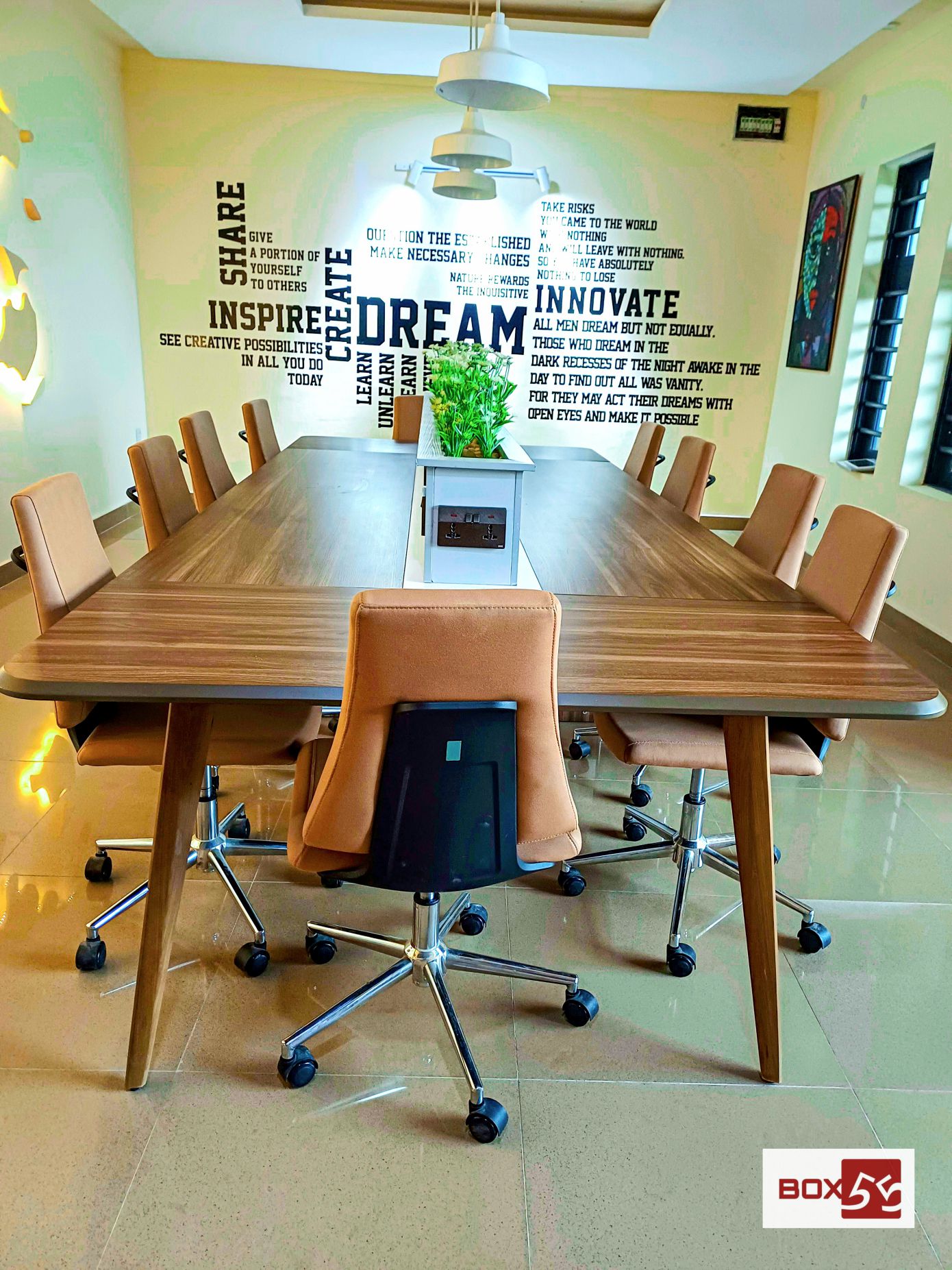 HOT DESK